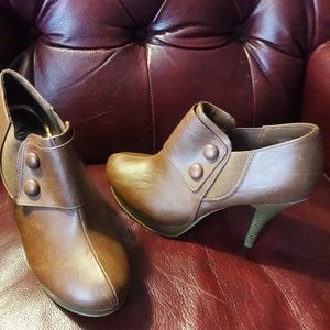 New Fioni Heels Size 8